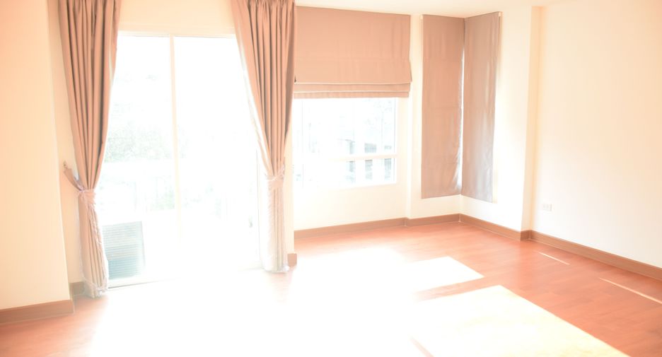 For rent 4 bedrooms house in Suan Luang, Bangkok