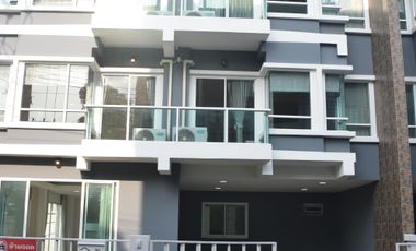 À louer 4 chambres maison à Suan Luang, Bangkok