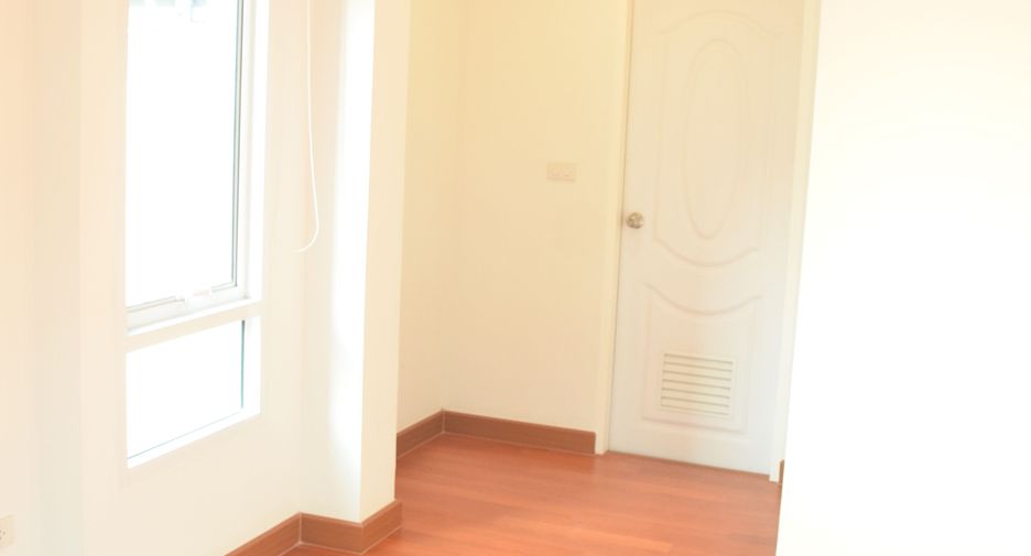 For rent 4 bedrooms house in Suan Luang, Bangkok
