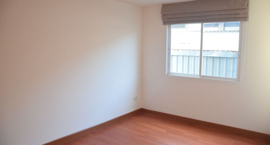 For rent 4 bedrooms house in Suan Luang, Bangkok
