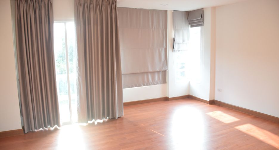 For rent 4 bedrooms house in Suan Luang, Bangkok