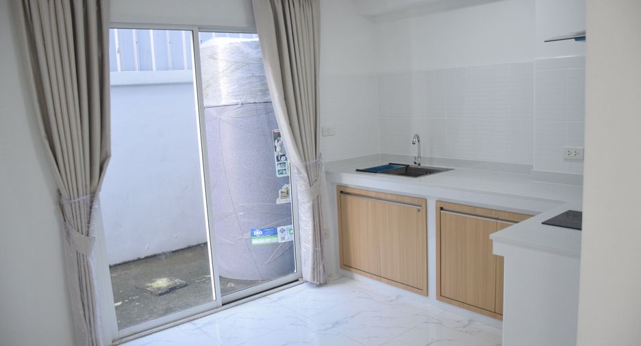 For rent 4 bedrooms house in Suan Luang, Bangkok