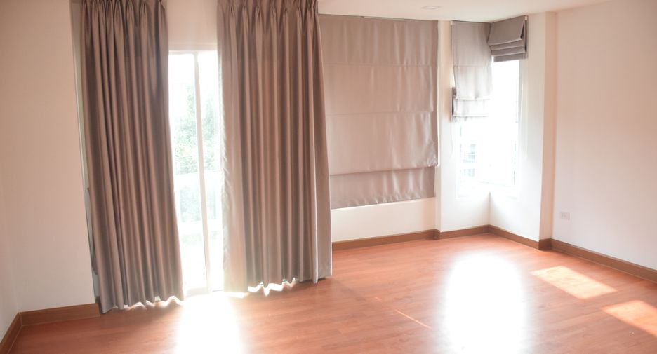 For rent 4 bedrooms house in Suan Luang, Bangkok
