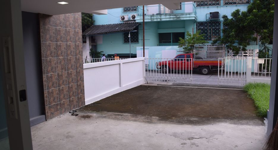 For rent 4 bedrooms house in Suan Luang, Bangkok