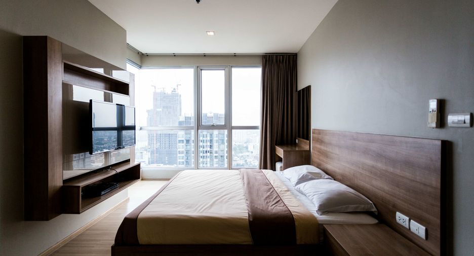 For rent 2 bedrooms condo in Phra Khanong, Bangkok
