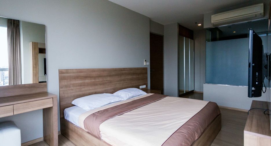 For rent 2 bedrooms condo in Phra Khanong, Bangkok