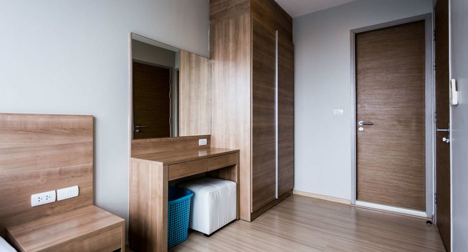 For rent 2 bedrooms condo in Phra Khanong, Bangkok