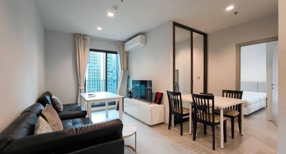 Condo en alquiler de 2 habitaciones en Huai Khwang, Bangkok