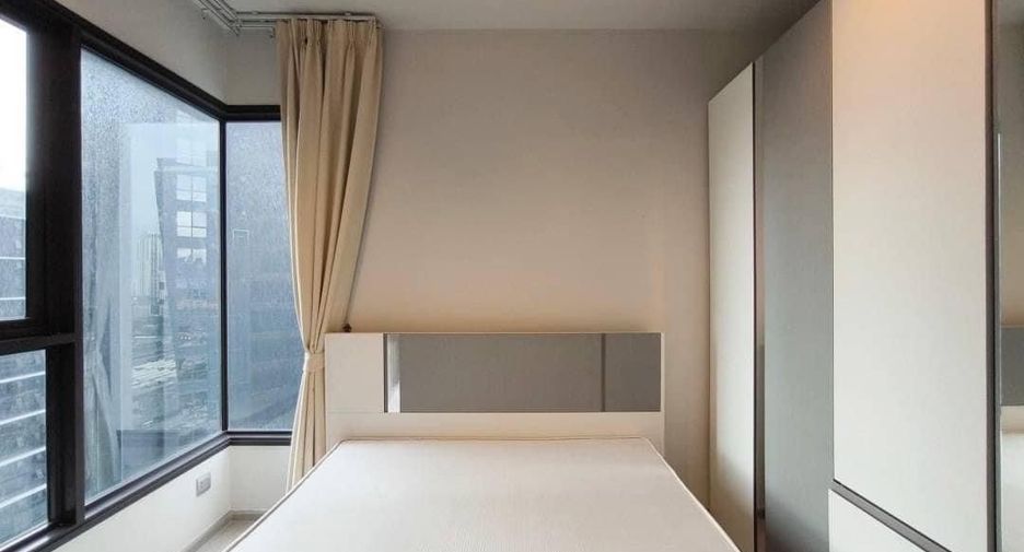 Condo en alquiler de 2 habitaciones en Huai Khwang, Bangkok