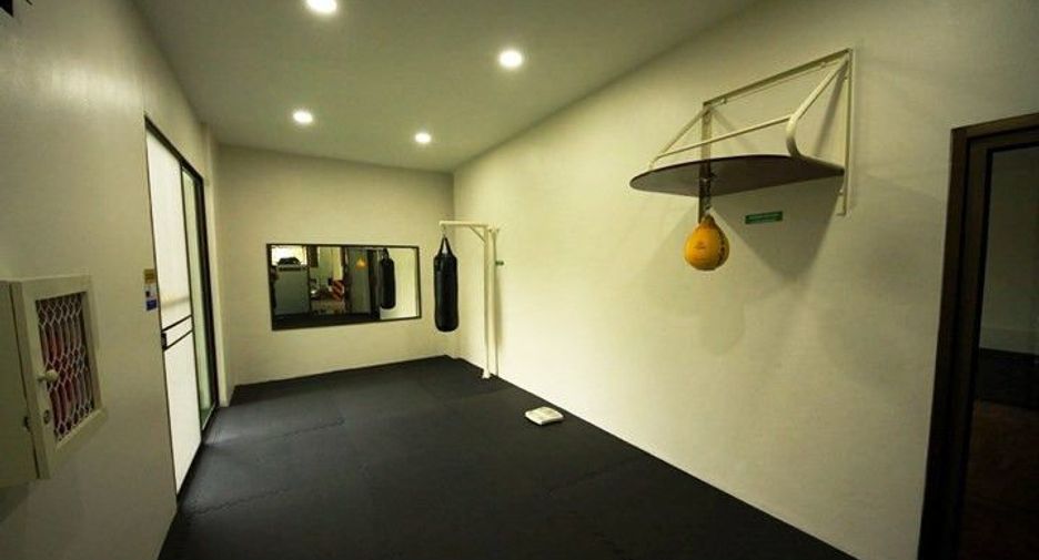 Condo en alquiler de 3 habitaciones en Watthana, Bangkok
