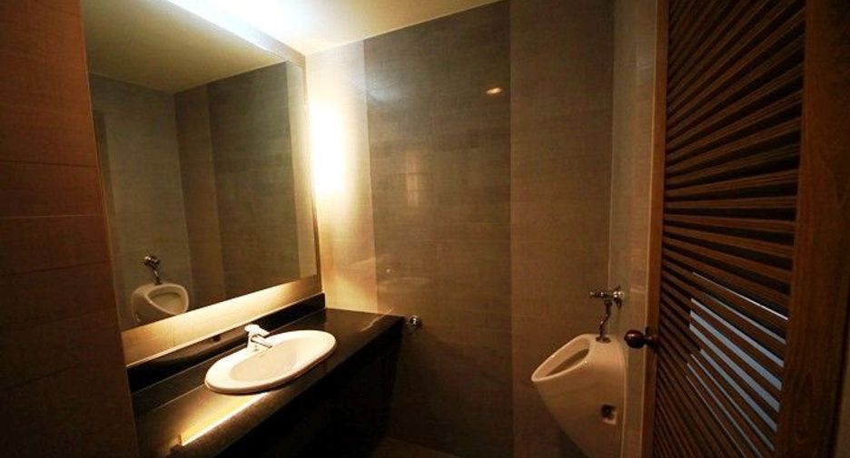 Condo en alquiler de 3 habitaciones en Watthana, Bangkok