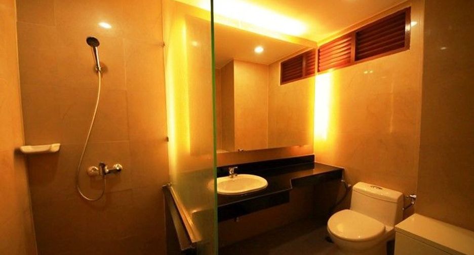 Condo en alquiler de 3 habitaciones en Watthana, Bangkok