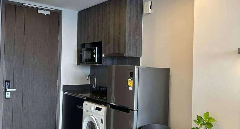 Wohnung zur Miete mit 1 Zimmer in Bang Rak, Bangkok
