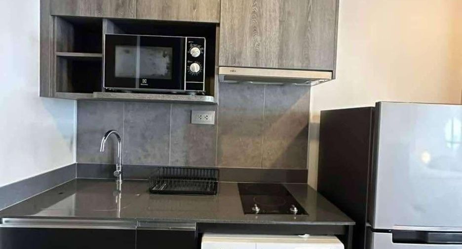 Wohnung zur Miete mit 1 Zimmer in Bang Rak, Bangkok