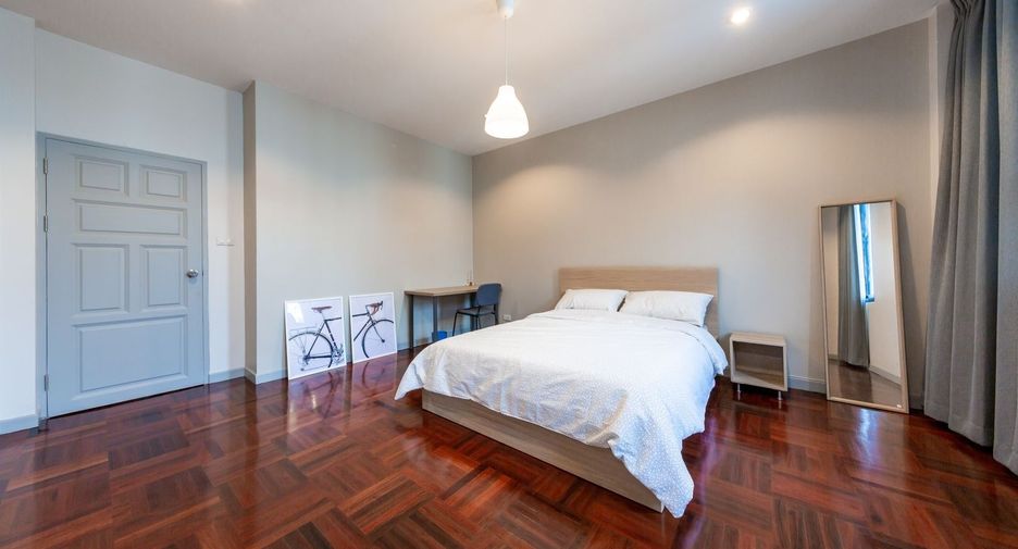 For rent 3 ベッドルーム townhouse in Sathon, Bangkok