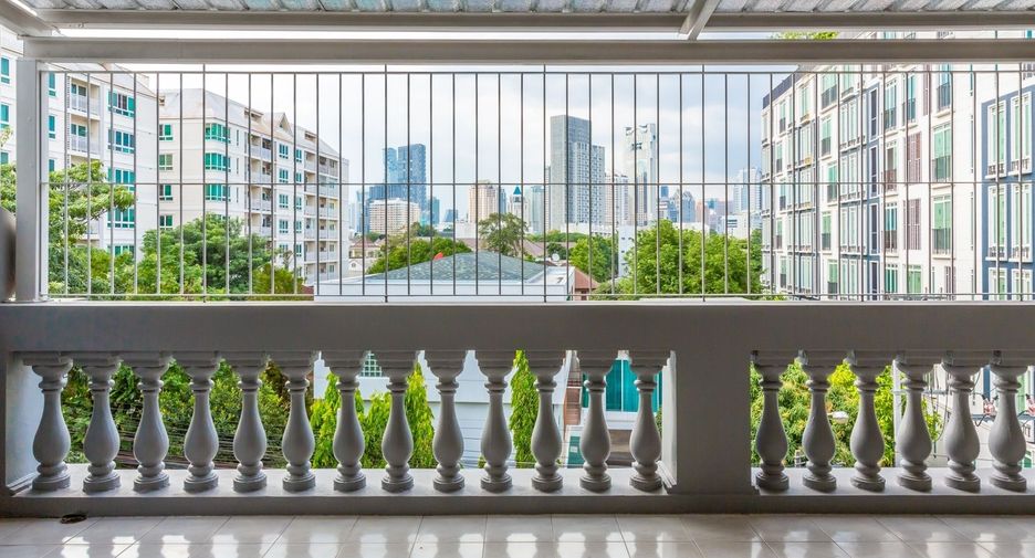 For rent 3 ベッドルーム townhouse in Sathon, Bangkok