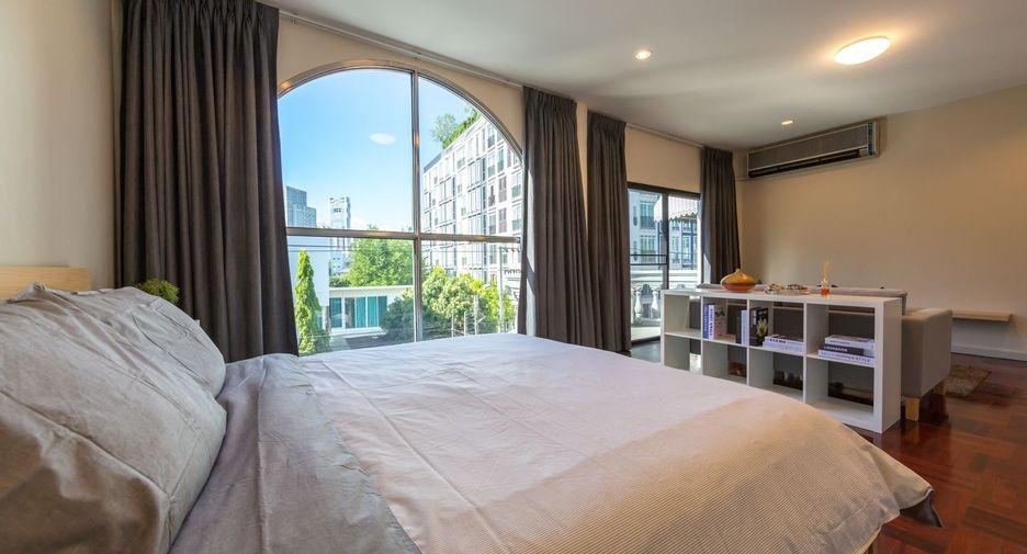 For rent 3 ベッドルーム townhouse in Sathon, Bangkok