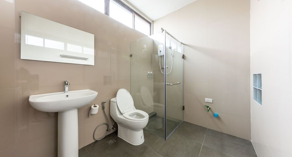 For rent 3 ベッドルーム townhouse in Sathon, Bangkok