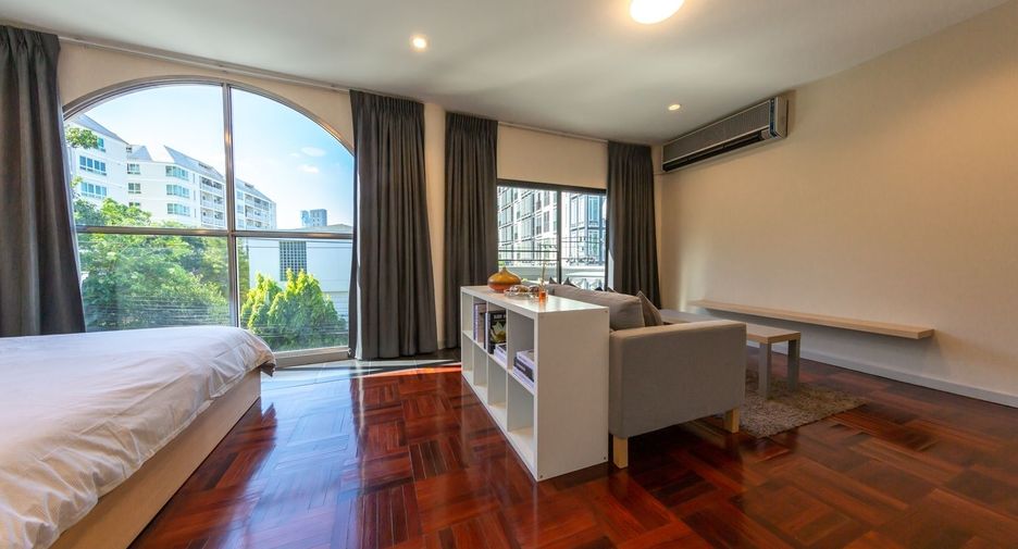 For rent 3 ベッドルーム townhouse in Sathon, Bangkok