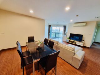 For rent 3 bedrooms condo in Huai Khwang, Bangkok