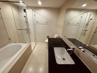 For rent 3 bedrooms condo in Huai Khwang, Bangkok
