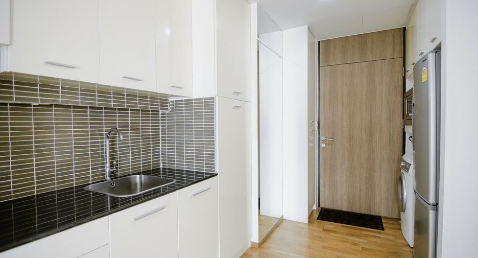 For sale studio condo in Khlong Toei, Bangkok