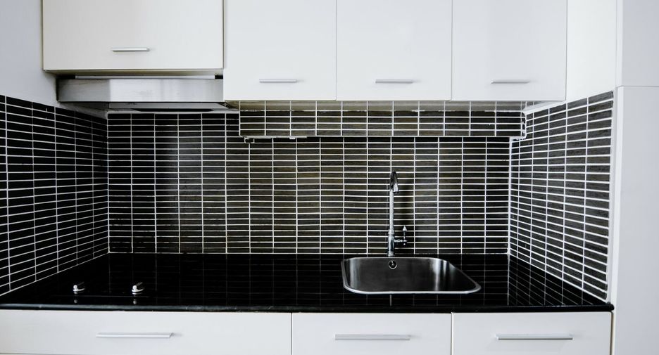 For sale studio condo in Khlong Toei, Bangkok