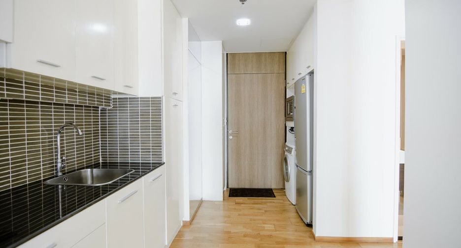 For sale studio condo in Khlong Toei, Bangkok