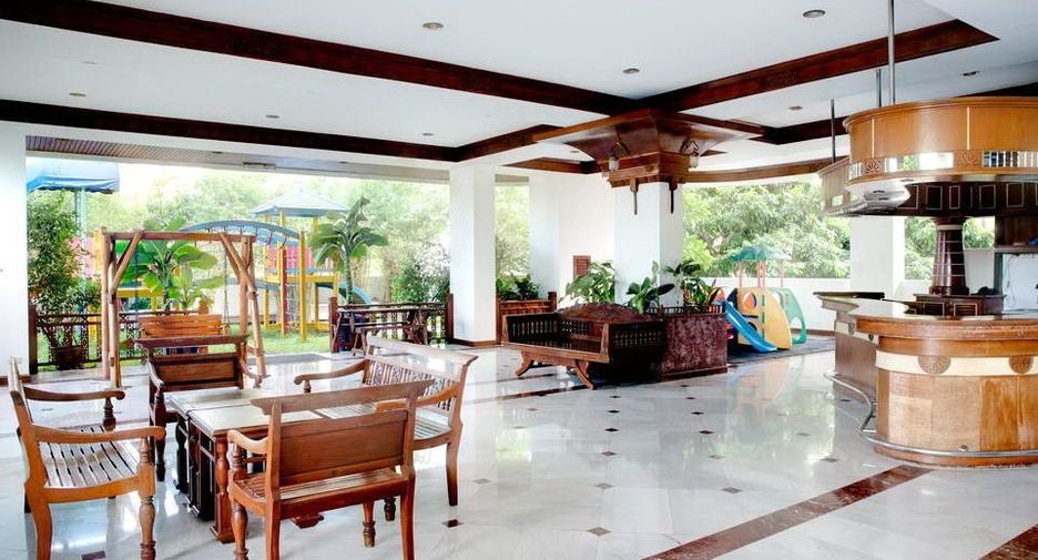 For rent 4 bedrooms condo in Khlong Toei, Bangkok