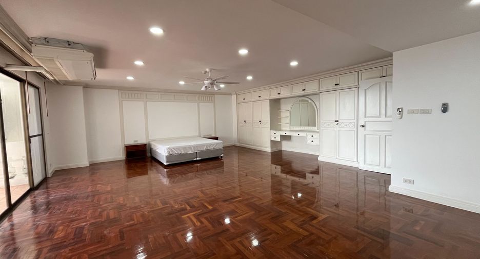 For rent 4 bedrooms condo in Khlong Toei, Bangkok