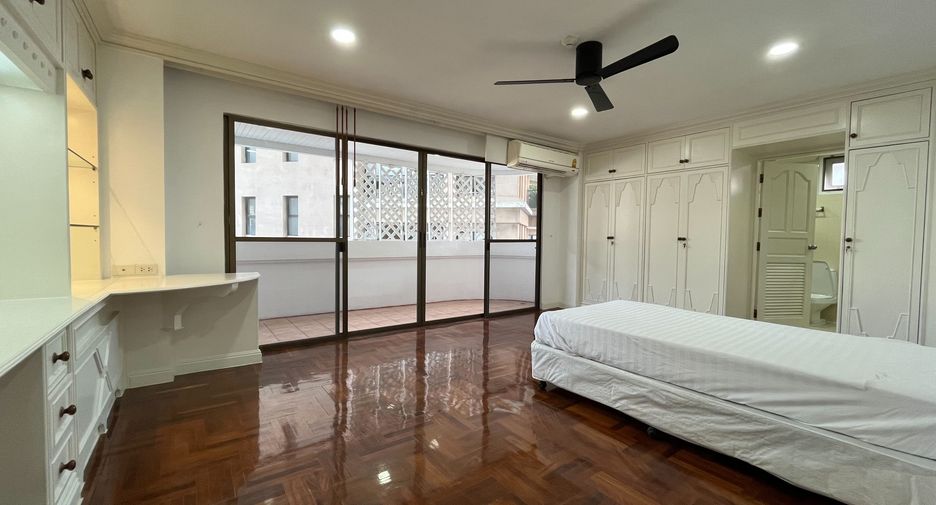 For rent 4 bedrooms condo in Khlong Toei, Bangkok