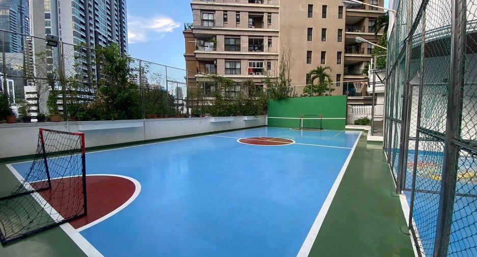 For rent 4 bedrooms condo in Khlong Toei, Bangkok