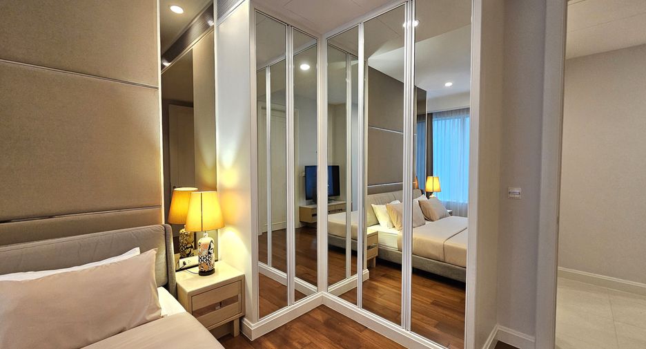 For rent 2 bedrooms condo in Pathum Wan, Bangkok