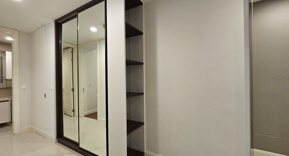 For rent 2 bedrooms condo in Pathum Wan, Bangkok
