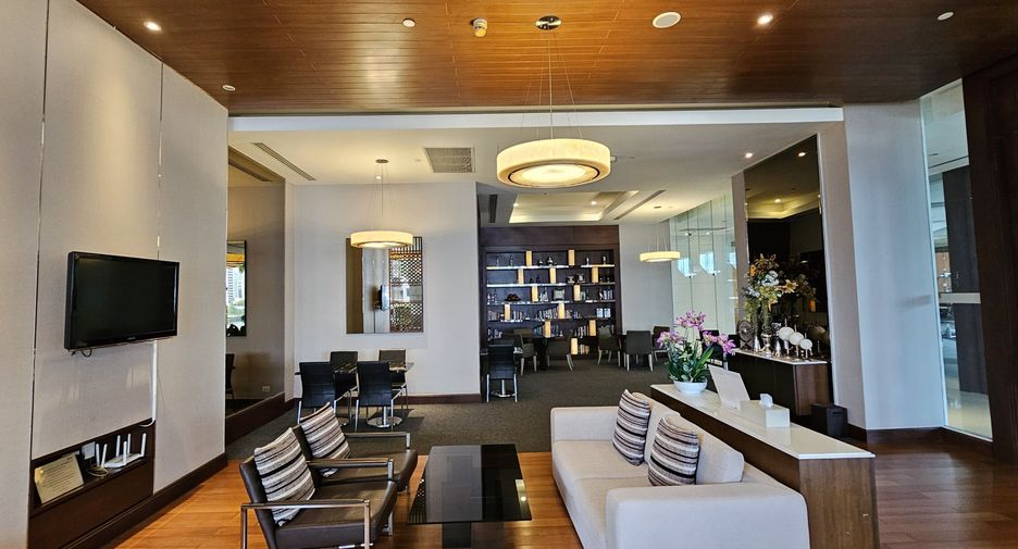 For rent 2 bedrooms condo in Pathum Wan, Bangkok