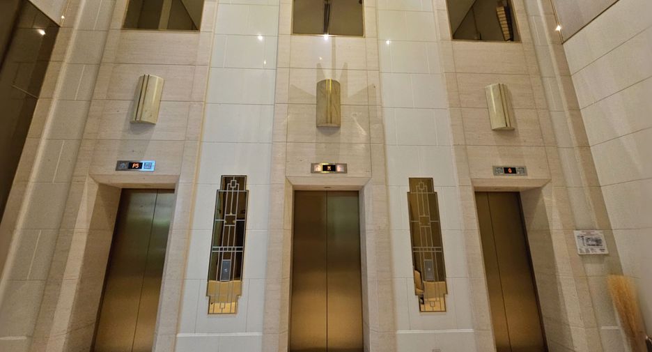 For rent 2 bedrooms condo in Pathum Wan, Bangkok