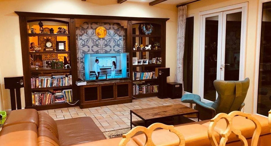 For sale 4 bedrooms villa in Bang Phli, Samut Prakan