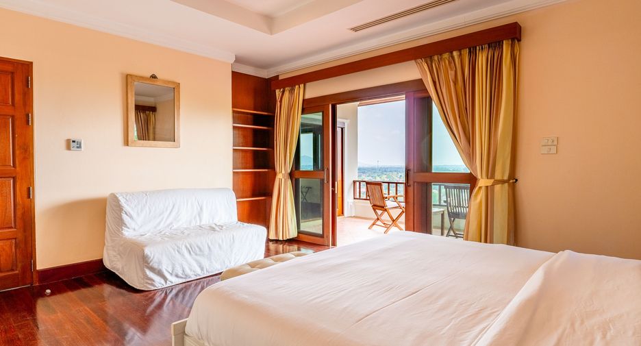 For rent 5 bedrooms villa in Thalang, Phuket