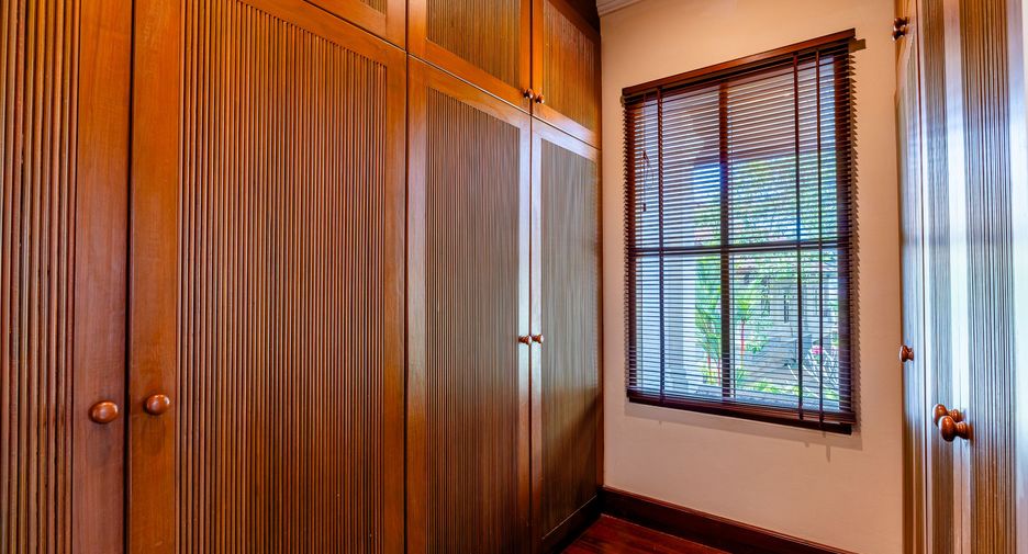 For rent 5 bedrooms villa in Thalang, Phuket