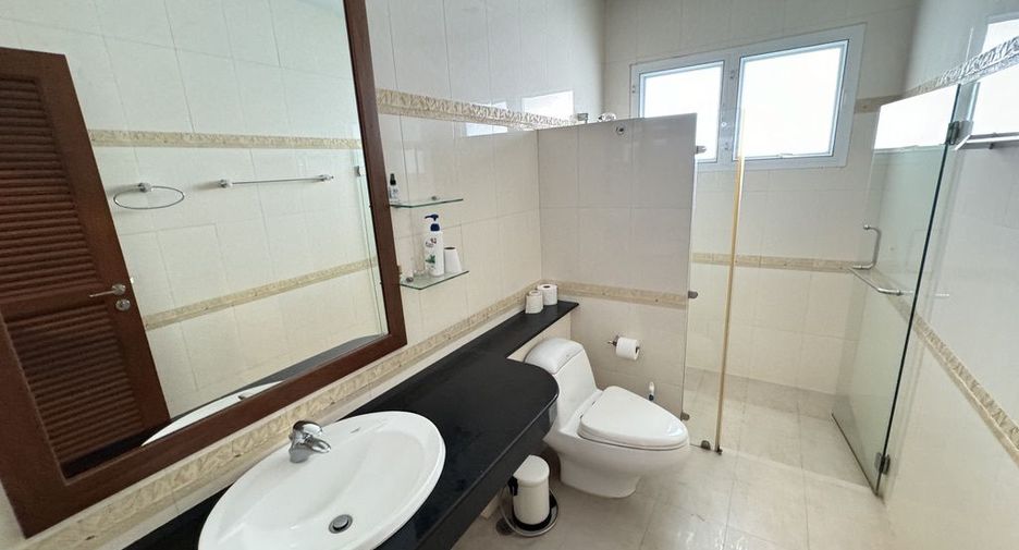 For rent 5 bedrooms villa in Suan Luang, Bangkok