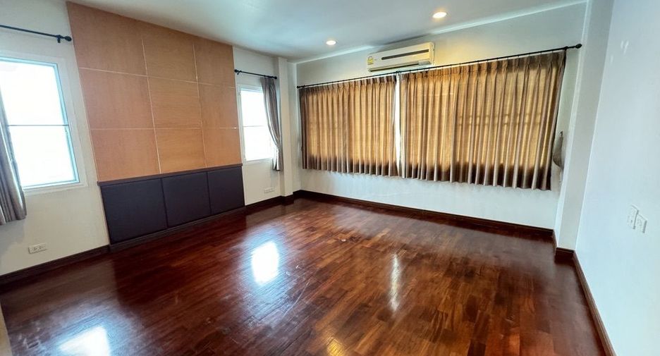 For rent 5 bedrooms villa in Suan Luang, Bangkok