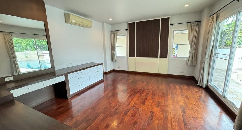 For rent 5 bedrooms villa in Suan Luang, Bangkok