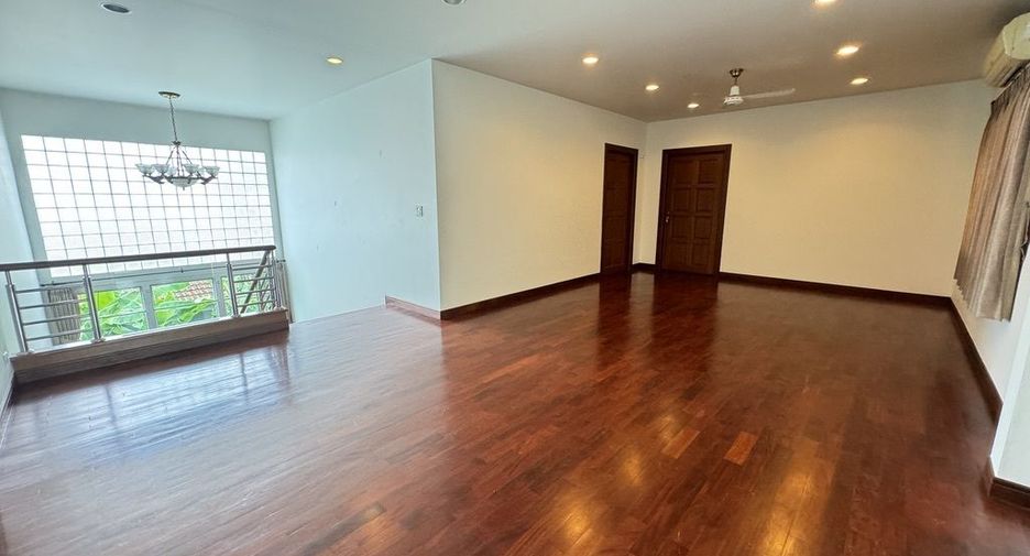 For rent 5 bedrooms villa in Suan Luang, Bangkok
