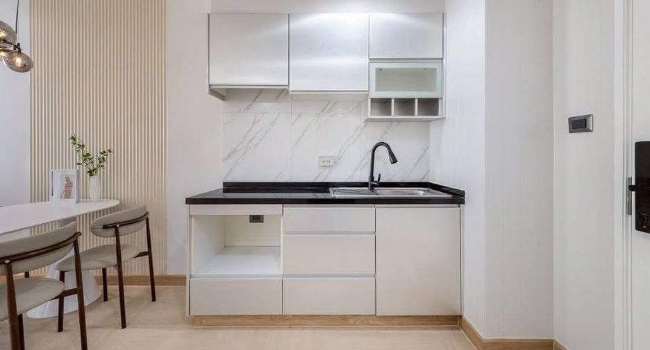 For sale 1 bed condo in Huai Khwang, Bangkok