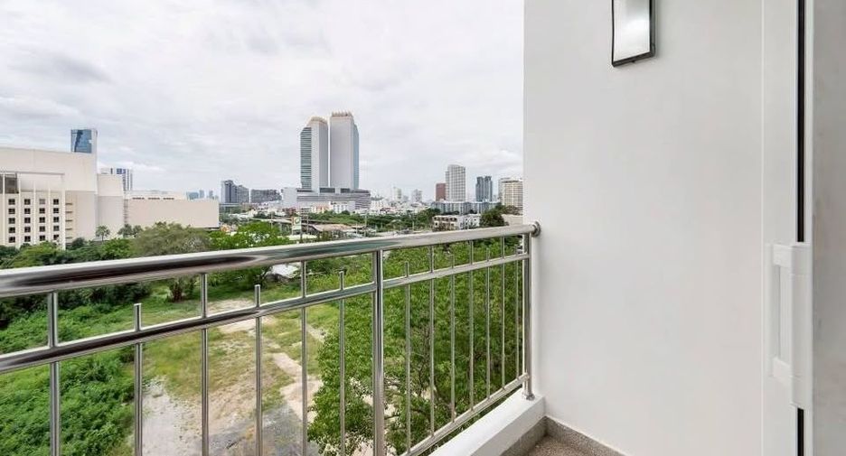For sale 1 bed condo in Huai Khwang, Bangkok