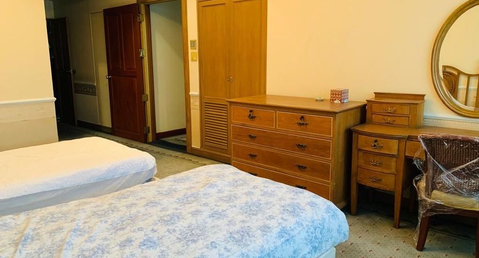 For rent 2 bedrooms condo in Pathum Wan, Bangkok