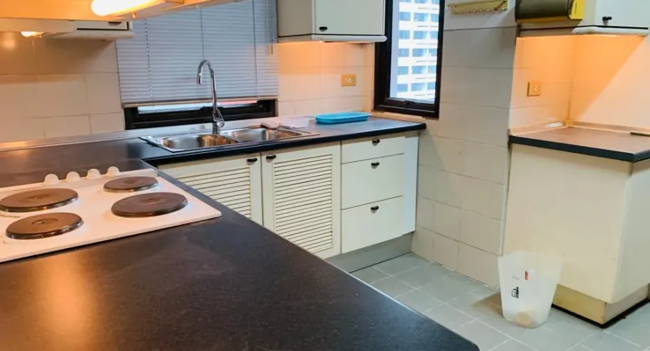 For rent 2 bedrooms condo in Pathum Wan, Bangkok