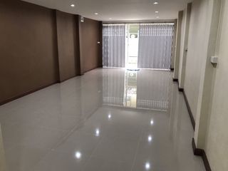 For rent 4 ベッドルーム townhouse in Bang Khae, Bangkok