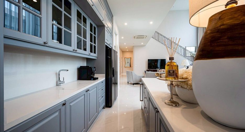 For sale and for rent 4 bedrooms house in Bang Kapi, Bangkok