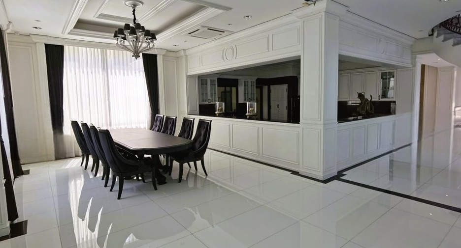 For sale 13 bedrooms hotel in Watthana, Bangkok